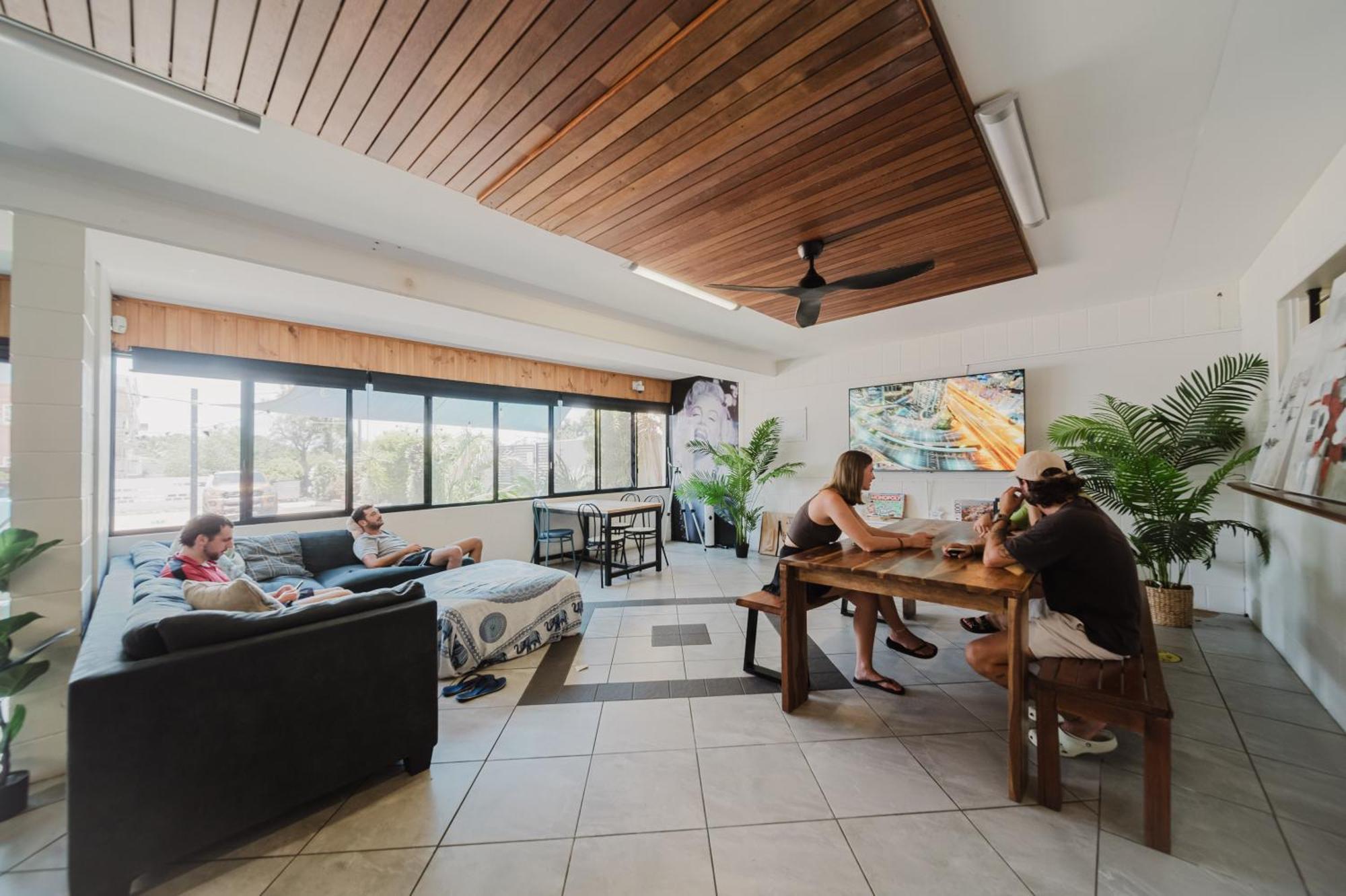 Seaside Lodge Hostel Townsville- Right Next To Coles, 2 Mins Walk To Strand & Cbd Exterior foto