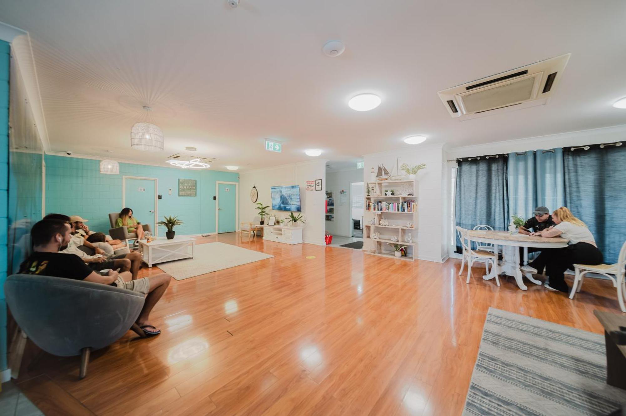 Seaside Lodge Hostel Townsville- Right Next To Coles, 2 Mins Walk To Strand & Cbd Exterior foto