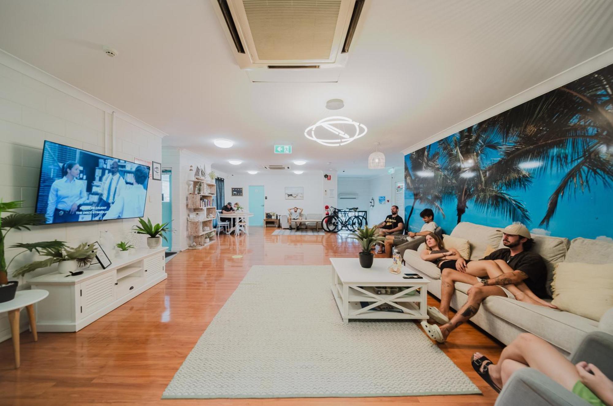 Seaside Lodge Hostel Townsville- Right Next To Coles, 2 Mins Walk To Strand & Cbd Exterior foto