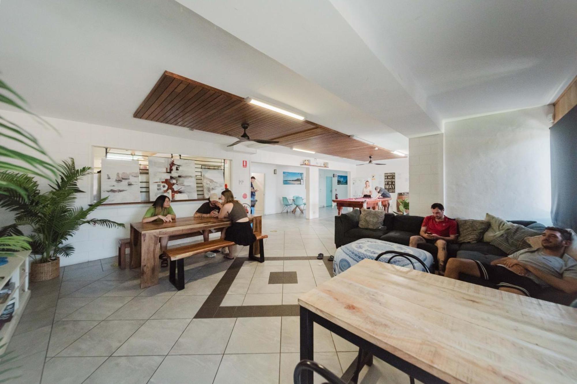 Seaside Lodge Hostel Townsville- Right Next To Coles, 2 Mins Walk To Strand & Cbd Exterior foto