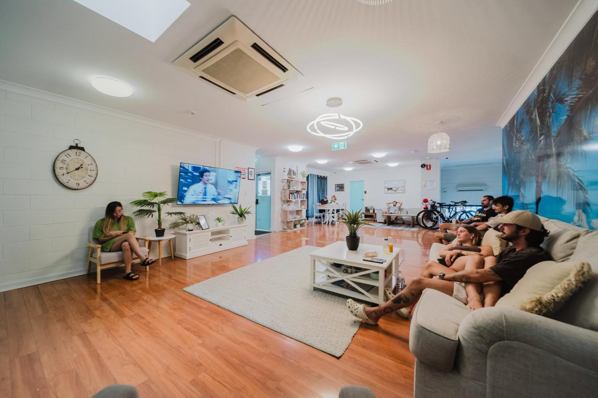 Seaside Lodge Hostel Townsville- Right Next To Coles, 2 Mins Walk To Strand & Cbd Exterior foto